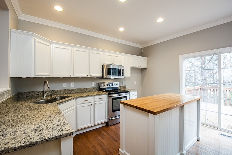 Photo 4 of 15 - 5507 Vista View Ct, Raleigh, NC 27612