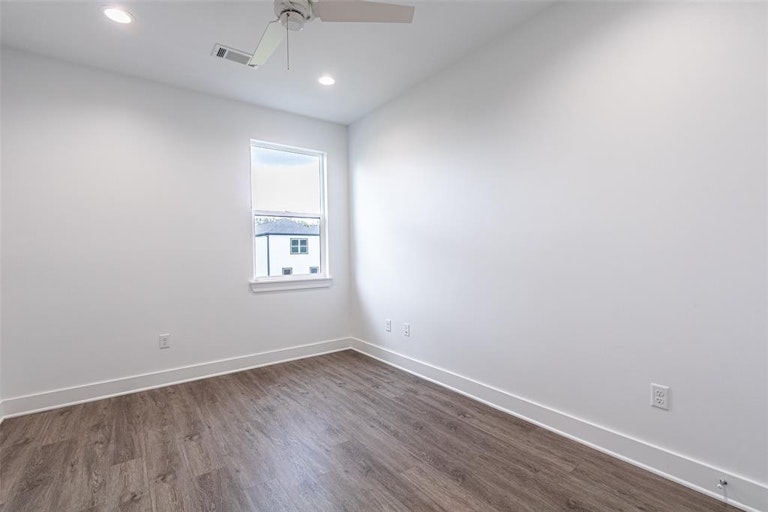 Photo 30 of 33 - 3410 Hardy St, Houston, TX 77009