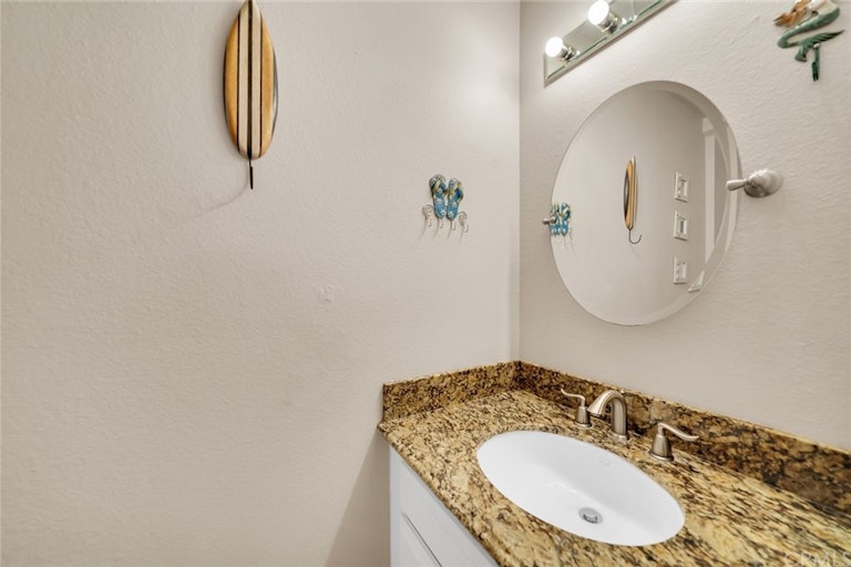 Photo 22 of 38 - 7876 Moonmist Cir, Huntington Beach, CA 92648