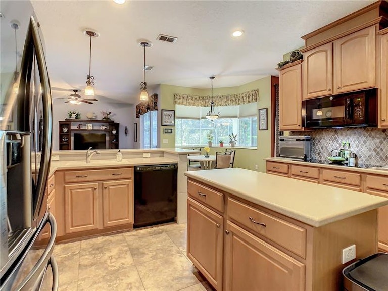 Photo 19 of 69 - 2704 Aloma Oaks Dr, Oviedo, FL 32765