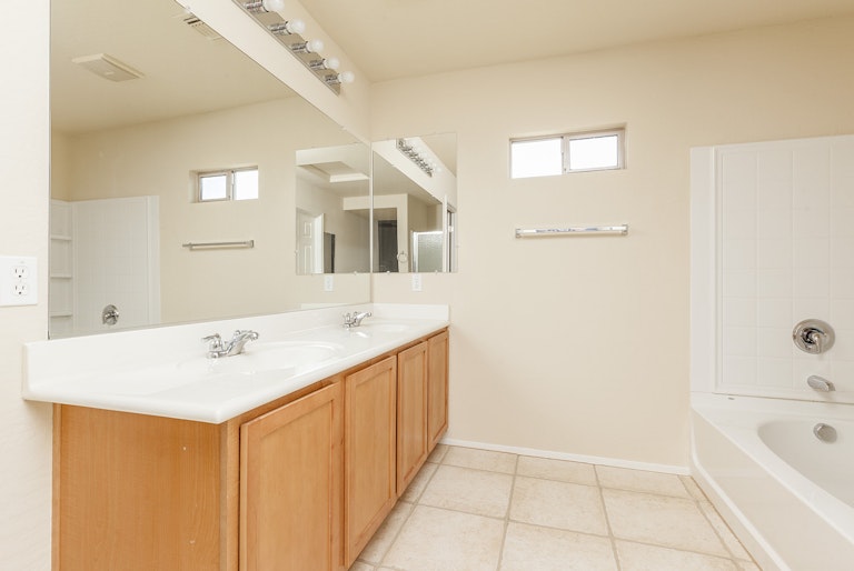Photo 17 of 27 - 6704 S 54th Ln, Phoenix, AZ 85339