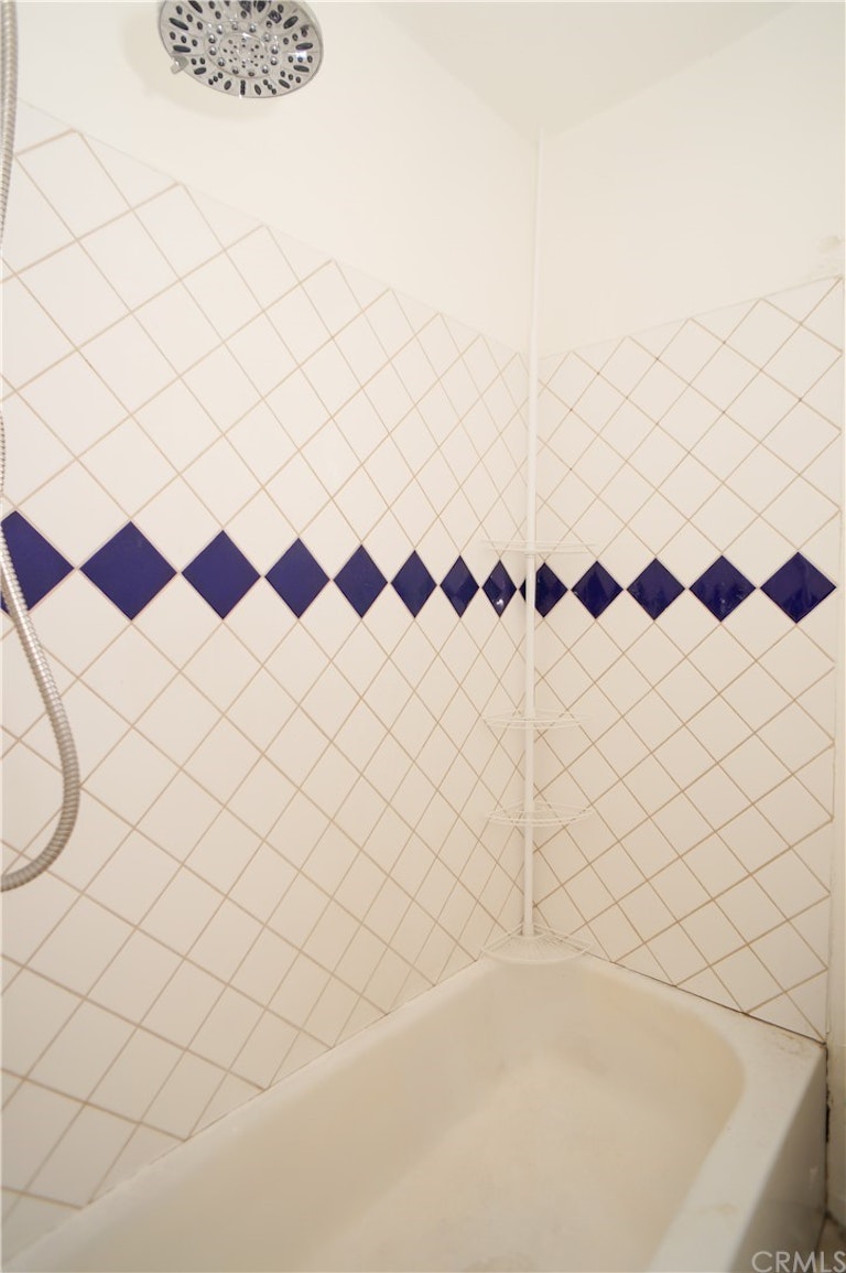 Photo 12 of 16 - 633 W Cressey St, Compton, CA 90222