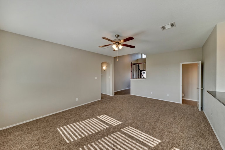 Photo 12 of 32 - 400 Stone Crossing Ln, Fort Worth, TX 76140