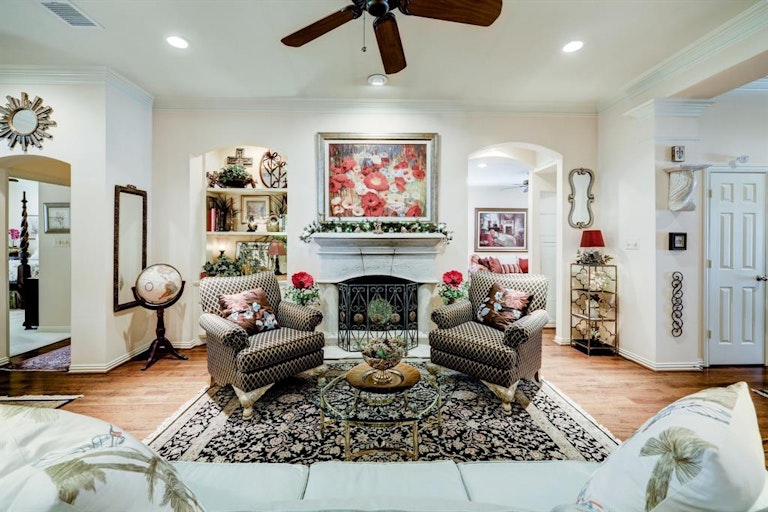 Photo 8 of 36 - 1518 Pine Chase Dr, Houston, TX 77055