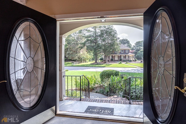 Photo 6 of 81 - 797 Oxford Ct SW, Lilburn, GA 30047