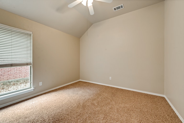 Photo 21 of 29 - 3954 Wisteria Ln, Haltom City, TX 76137