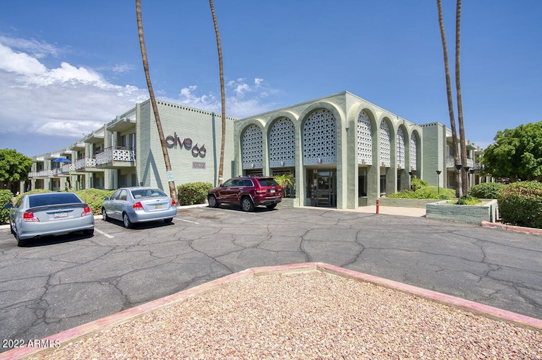 Photo 1 of 15 - 1702 W Tuckey Ln #217, Phoenix, AZ 85015