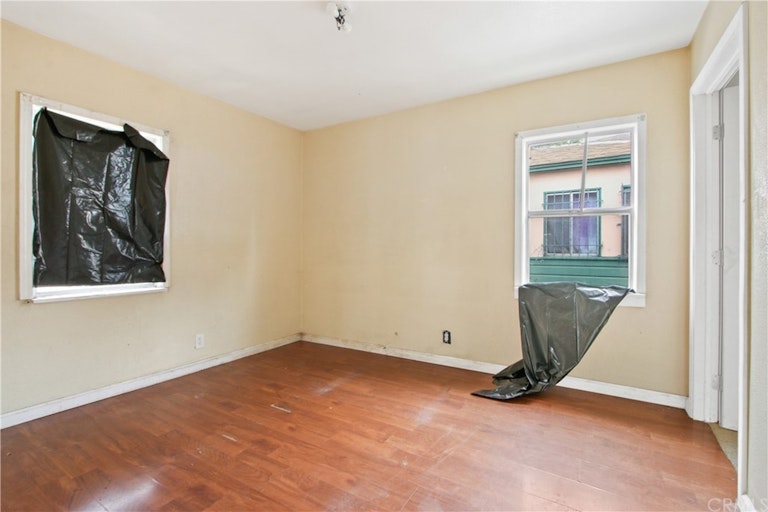 Photo 13 of 18 - 226 E 88th Pl, Los Angeles, CA 90003