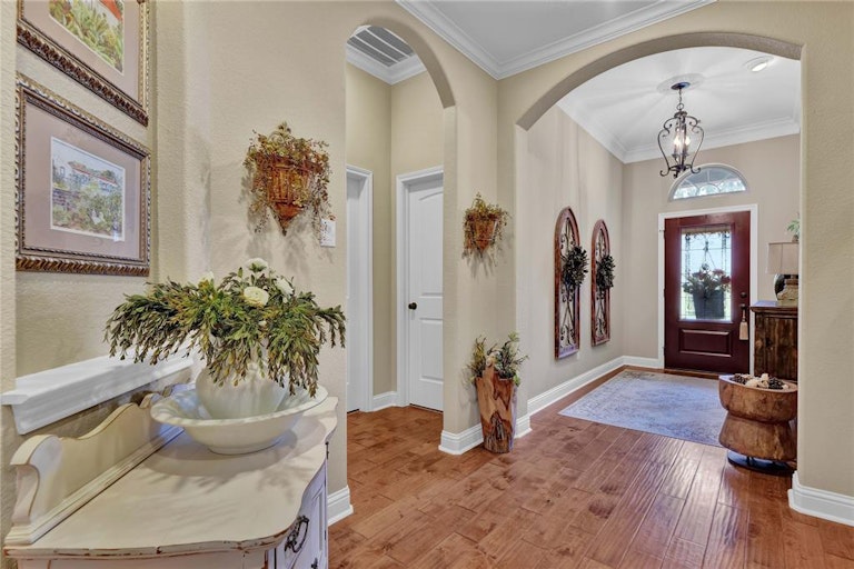 Photo 5 of 38 - 8702 Malardcrest Dr, Humble, TX 77346