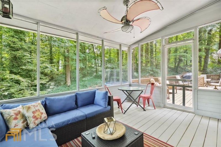 Photo 18 of 36 - 4345 Inverary Walk NE, Roswell, GA 30075
