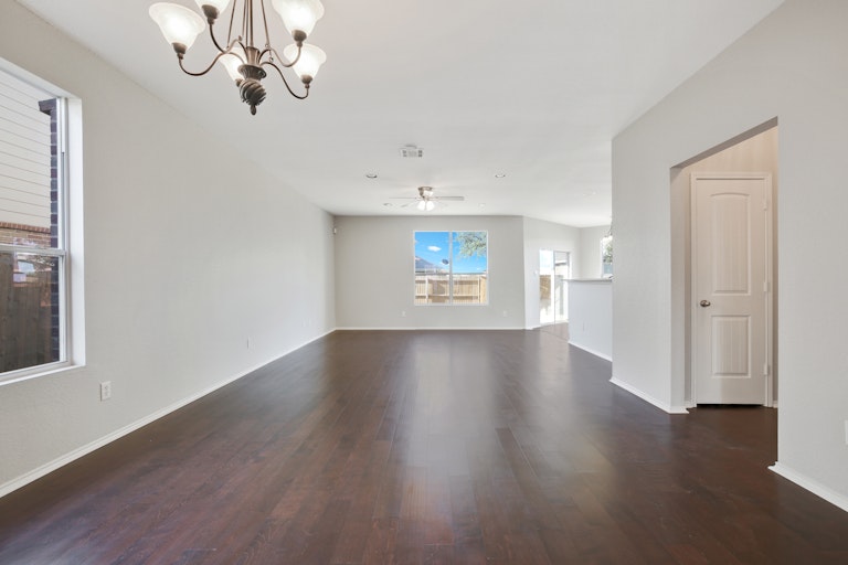 Photo 5 of 38 - 4909 Blue Top Dr, Fort Worth, TX 76179