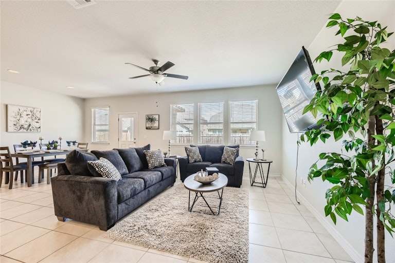 Photo 5 of 28 - 17108 Lathrop Ave, Pflugerville, TX 78660