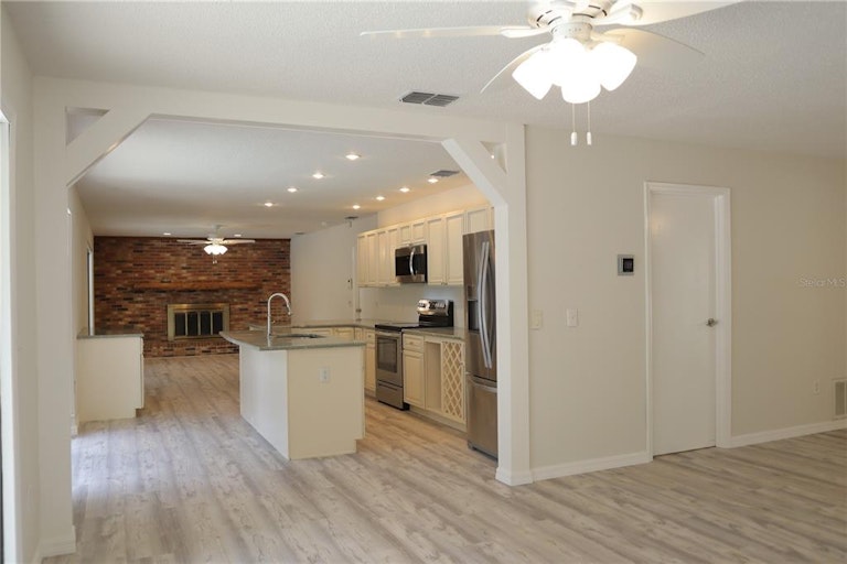 Photo 5 of 19 - 8321 Philadelphia Ave, Spring Hill, FL 34608