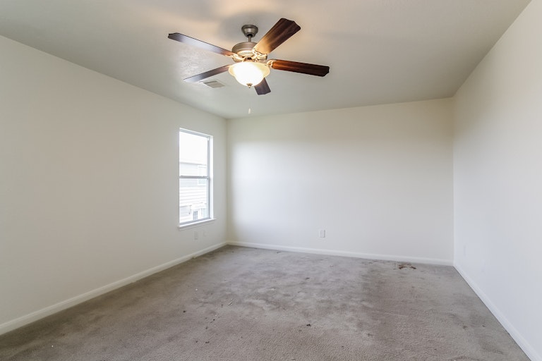 Photo 18 of 28 - 16611 Burnell Oaks Ln, Houston, TX 77090