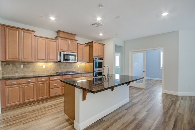 Photo 16 of 33 - 1818 Veneto Way, Lincoln, CA 95648