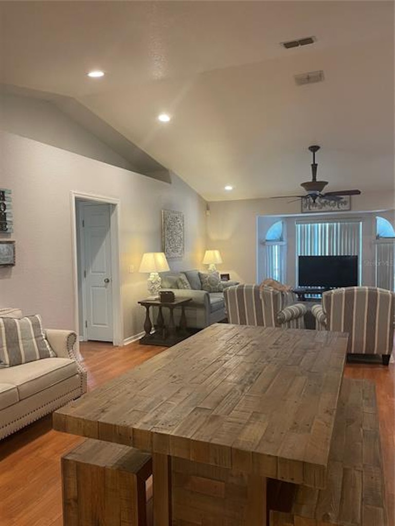 Photo 15 of 37 - 918 Mikasuki Dr, Lakeland, FL 33813