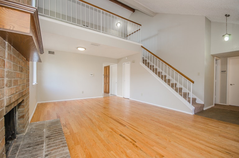 Photo 5 of 30 - 3123 Mayfair Dr, Carrollton, TX 75007