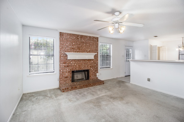 Photo 5 of 17 - 8613 Mapletwist St, Houston, TX 77083