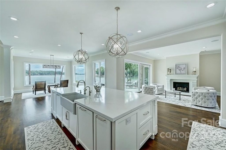 Photo 10 of 48 - 211 Quaker Rd, Mooresville, NC 28117