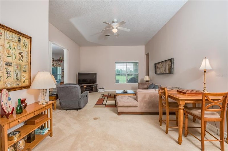 Photo 9 of 33 - 5851 Effie Dr, Apopka, FL 32712