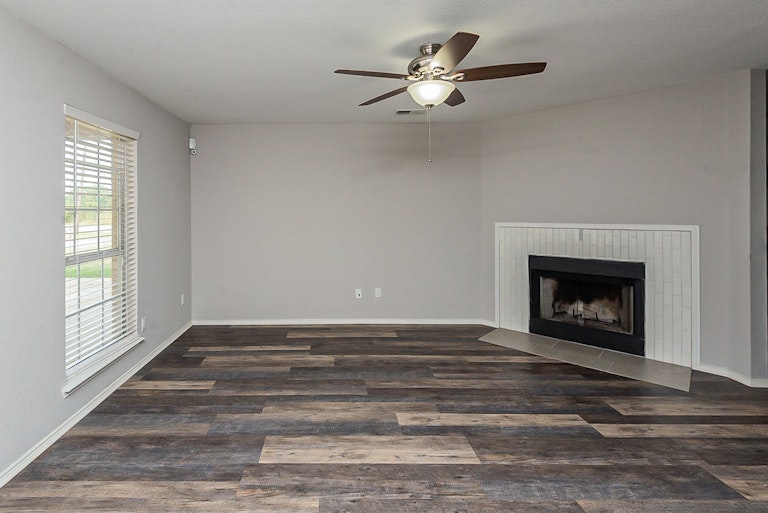 Photo 5 of 26 - 6428 Henco Dr, Fort Worth, TX 76119
