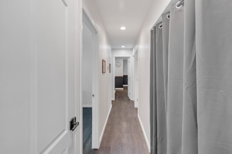 Photo 9 of 28 - 8956 Salmon Falls Dr, Sacramento, CA 95826