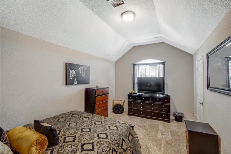 Photo 32 of 40 - 6413 Glenwick Dr, Fort Worth, TX 76123