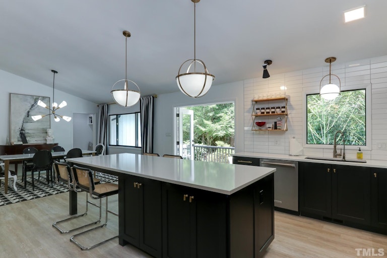 Photo 8 of 29 - 3016 Sylvania Dr, Raleigh, NC 27607