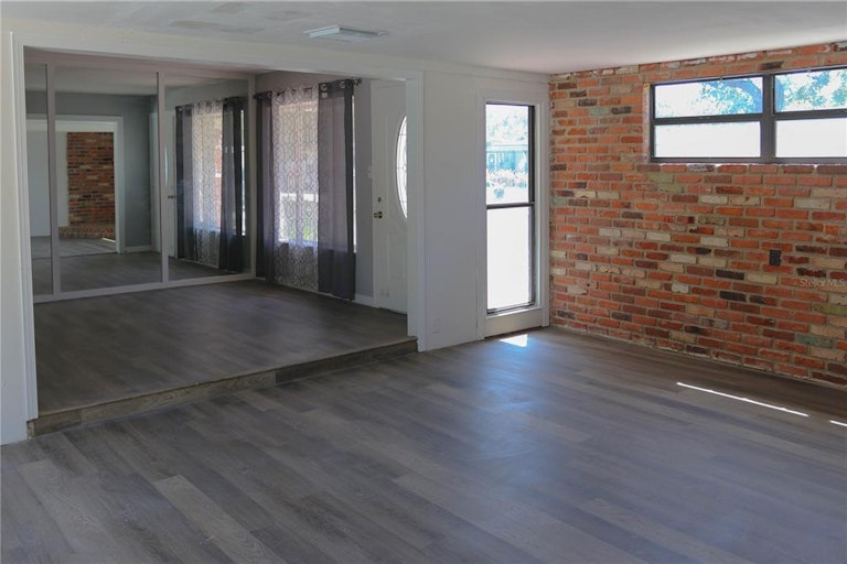 Photo 13 of 26 - 6726 12th St N, Saint Petersburg, FL 33702