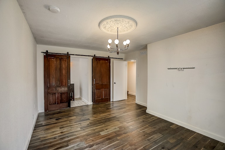 Photo 26 of 50 - 8103 Shiloh Ct, Austin, TX 78745