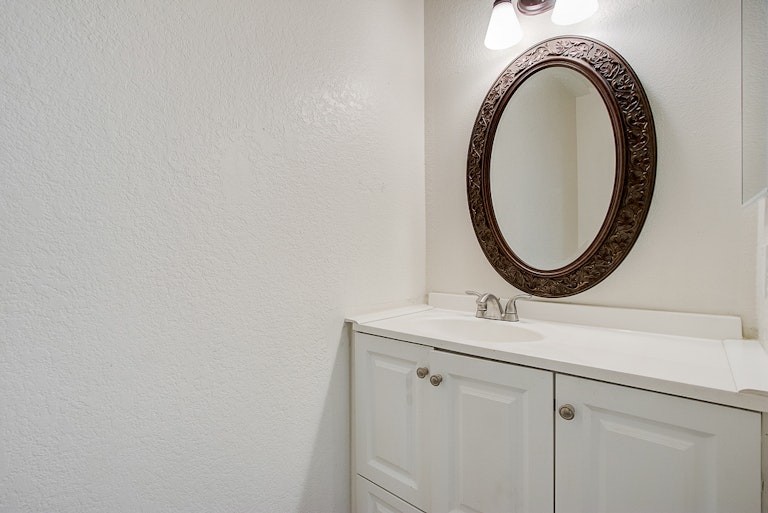 Photo 25 of 39 - 7572 Burgoyne Ln, Sacramento, CA 95823