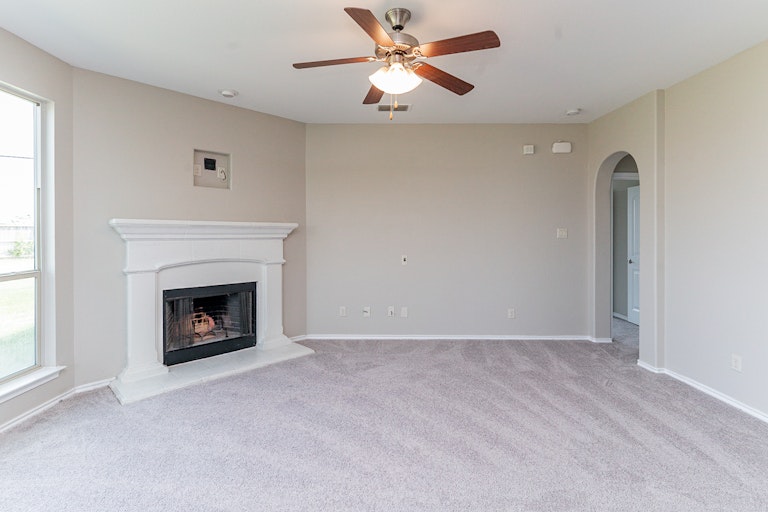 Photo 5 of 29 - 11112 Dunlavin Ct, Haslet, TX 76052
