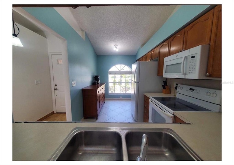Photo 11 of 24 - 2577 W Brook Ln, Clearwater, FL 33761