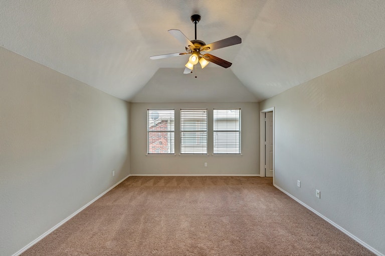 Photo 20 of 30 - 9125 Liberty Crossing Dr, Fort Worth, TX 76131