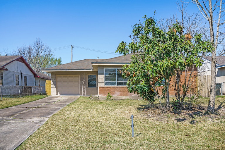 Photo 13 of 15 - 3115 Dacca Dr, Houston, TX 77051