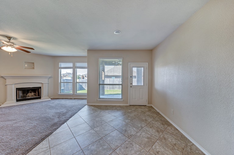Photo 3 of 28 - 4701 Red Gate Cir, Keller, TX 76244