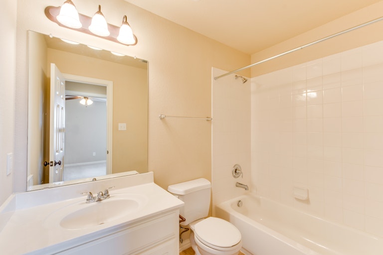 Photo 33 of 38 - 1716 Lake Wood Trl, Little Elm, TX 75068