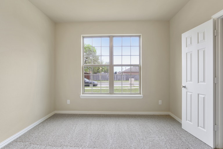Photo 23 of 26 - 413 Harvard Dr, Glenn Heights, TX 75154