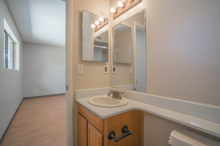 Photo 14 of 29 - 2850 E North Ln, Phoenix, AZ 85028