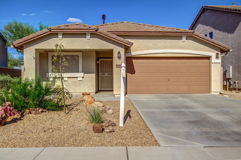 Photo 1 of 35 - 27427 N 63rd Dr, Phoenix, AZ 85083