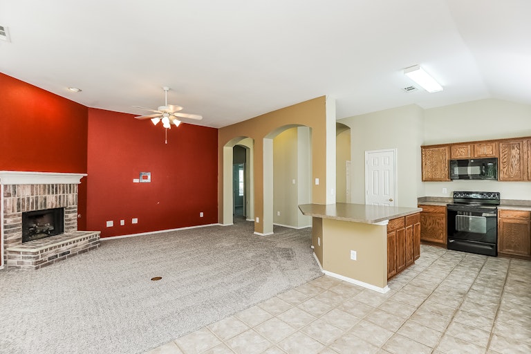 Photo 11 of 25 - 13308 Ridgepointe Rd, Fort Worth, TX 76244