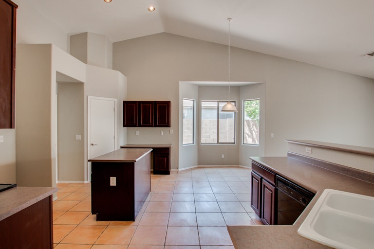 Photo 7 of 32 - 991 N Buckaroo Ln, Gilbert, AZ 85234