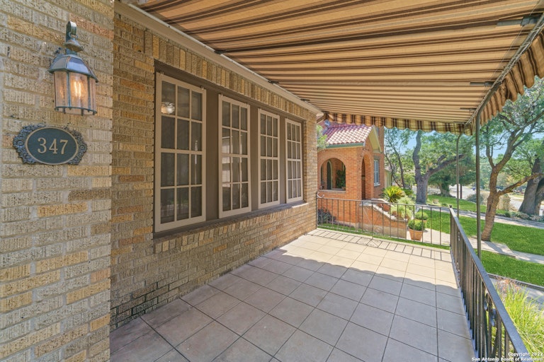 Photo 3 of 39 - 347 E Huisache Ave, San Antonio, TX 78212