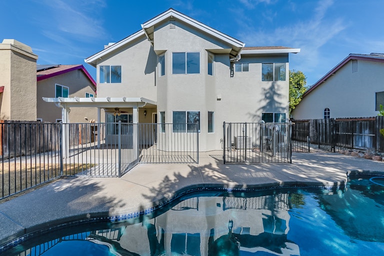 Photo 5 of 17 - 9146 Tullamore Ct, Sacramento, CA 95829