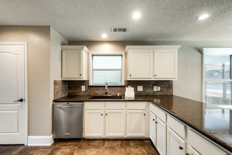 Photo 9 of 35 - 8409 Southern Prairie Dr, Fort Worth, TX 76123