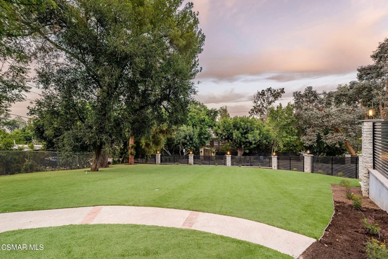 Photo 8 of 60 - 4641 Caritina Dr, Tarzana, CA 91356