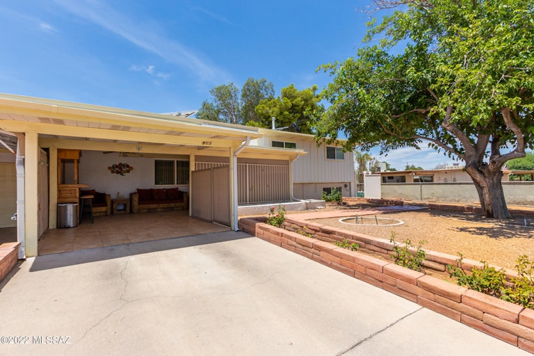 Photo 6 of 45 - 712 S Kenyon Ct, Tucson, AZ 85710