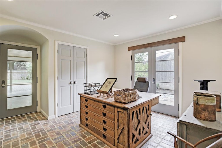 Photo 45 of 47 - 6131 Briar Rose Dr, Houston, TX 77057