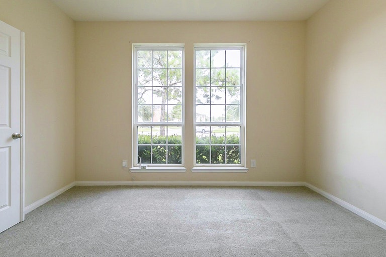 Photo 16 of 31 - 5703 Langham Dawn Ln, Houston, TX 77084