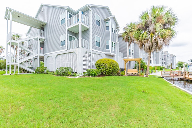 Photo 7 of 23 - 5712 Biscayne Ct #201, New Port Richey, FL 34652
